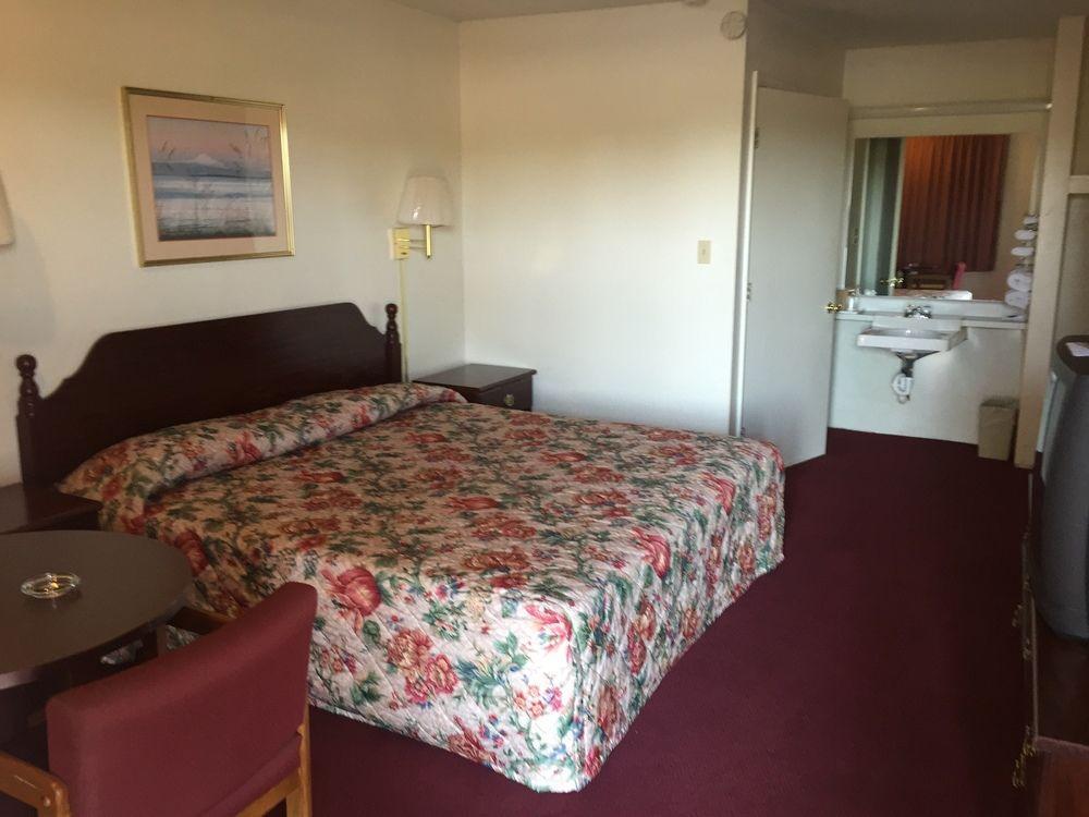 St. James Economy Inn מראה חיצוני תמונה