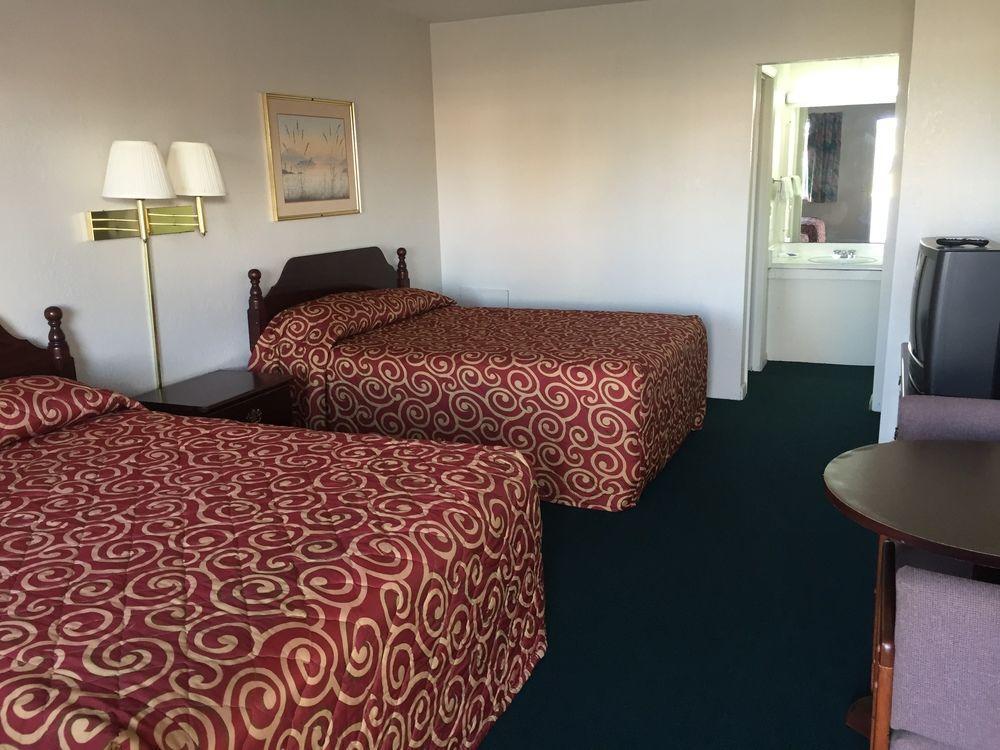 St. James Economy Inn מראה חיצוני תמונה
